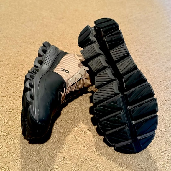 ON CLOUD NWOB Hi Top Waterproof Hiking Boots Sz 8 Sand and Dk Brown NEW - Picture 8 of 10